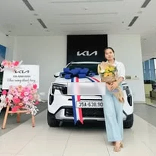 Kia Nam Định - Hoạt động hỗ trợ khách chọn xe tại Mỹ Lộc.