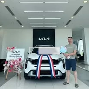 Kia Nam Định - Khách hàng tham khảo xe thực tế tại TP Nam Định.